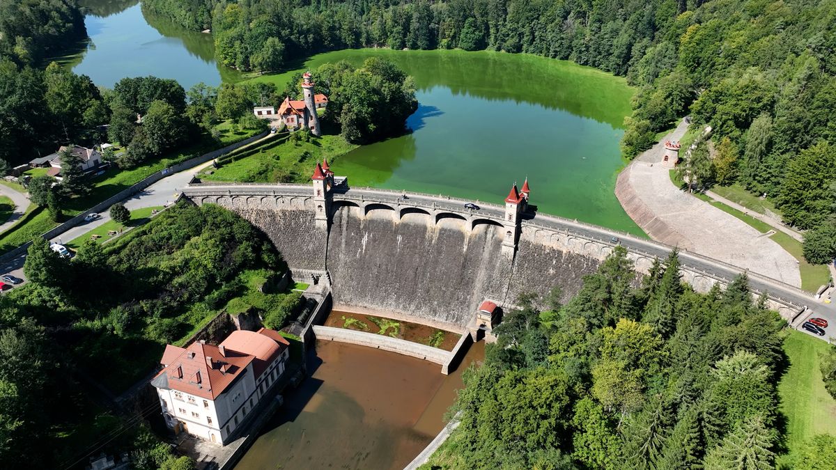 Nejkrásnější přehrada v Česku? Les Království vypadá jako z pohádky